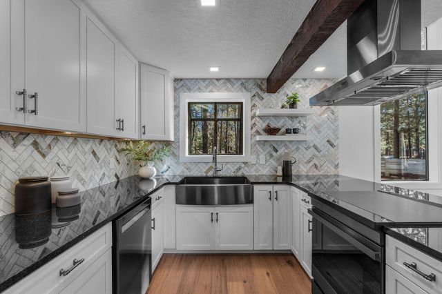 14455 Crossroads Loop, Sisters, OR 97759