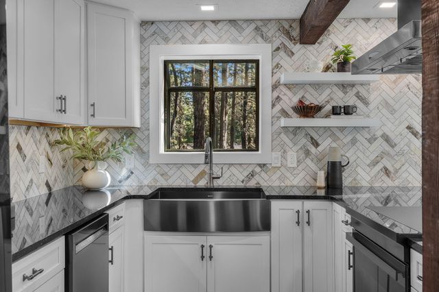 14455 Crossroads Loop, Sisters, OR 97759