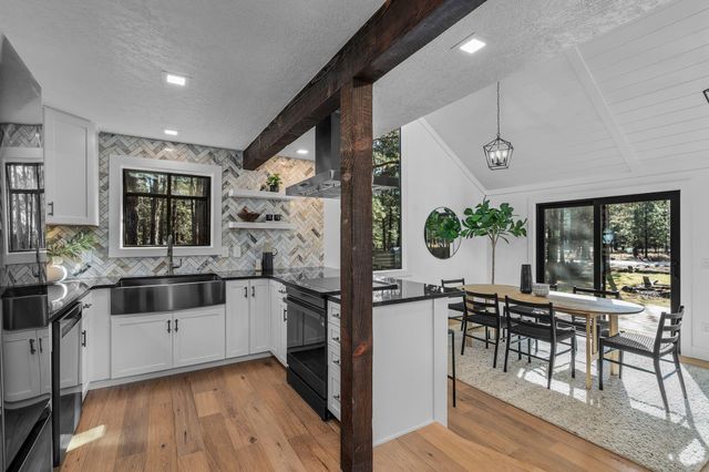 14455 Crossroads Loop, Sisters, OR 97759