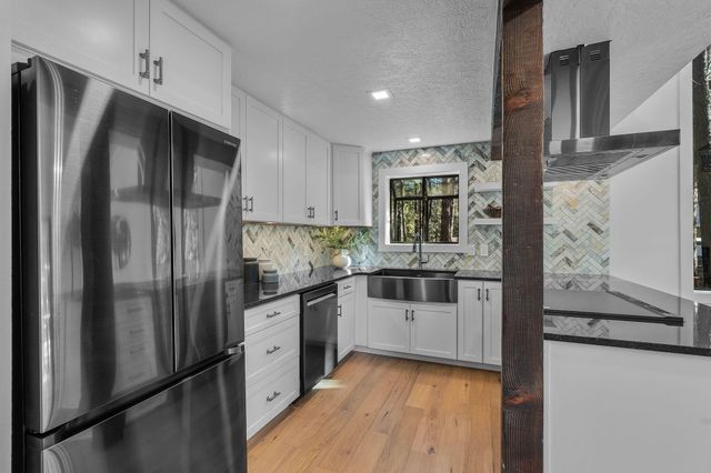 14455 Crossroads Loop, Sisters, OR 97759