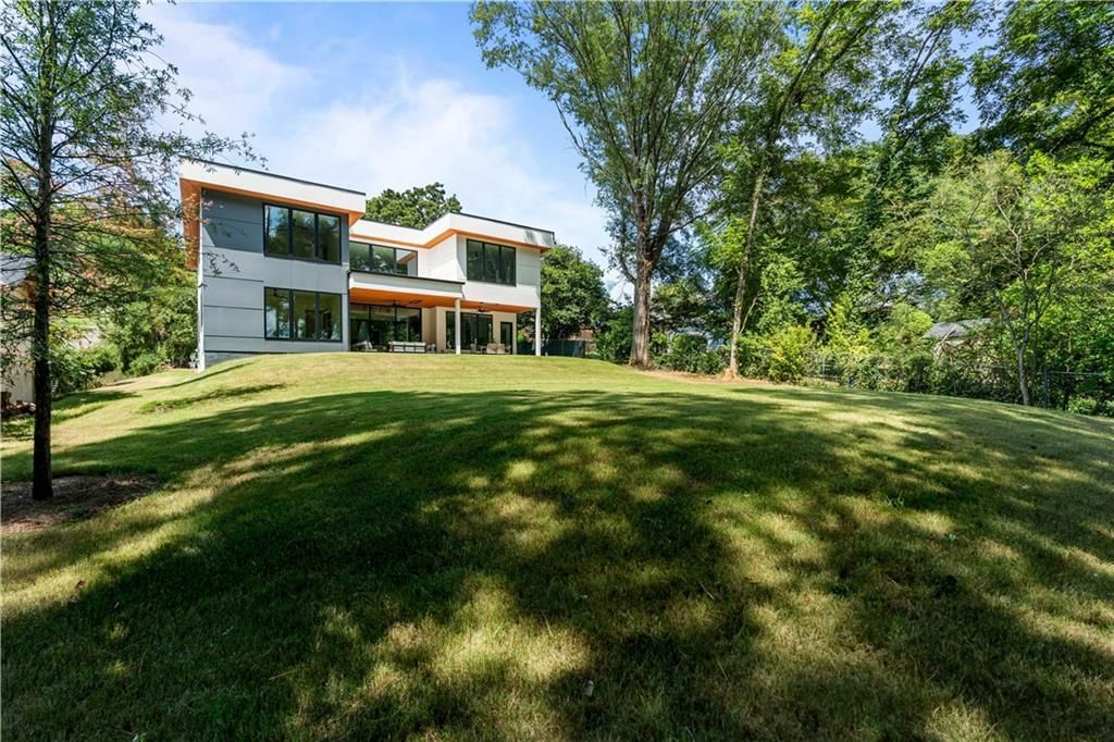 Image 20 of property listing at 3195 Lavista Road, Decatur, GA 30033