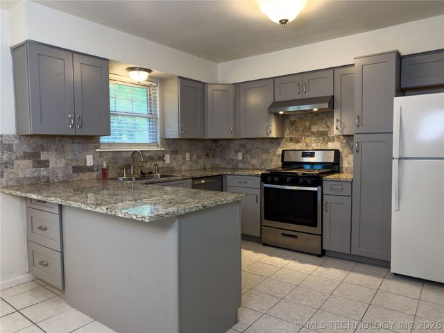 23712 E 104th Street S, Broken Arrow, OK 74014