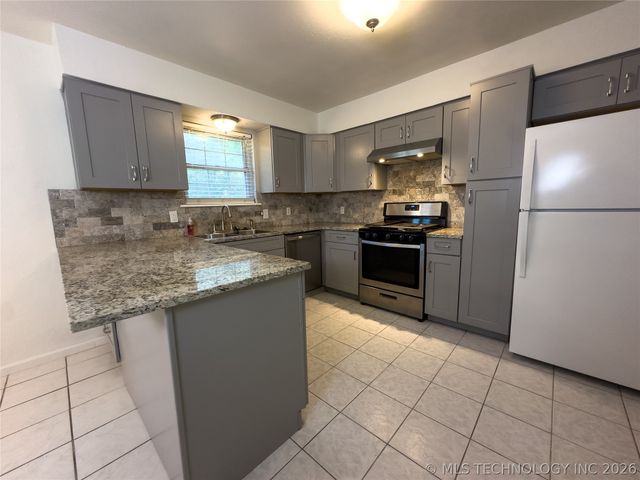 23712 E 104th Street S, Broken Arrow, OK 74014