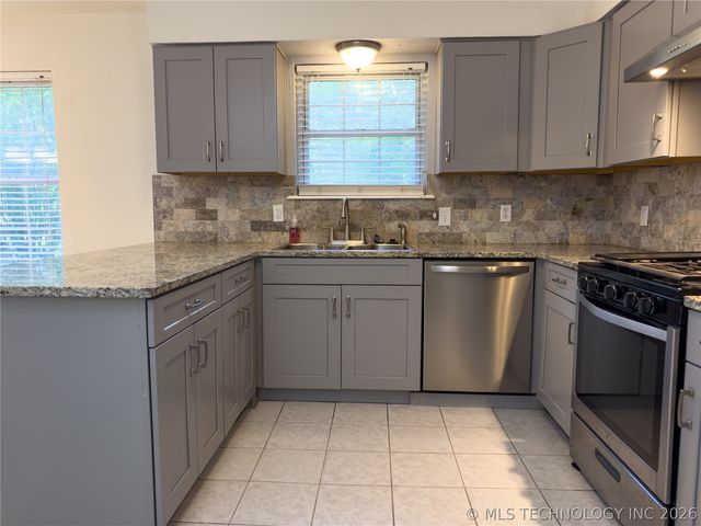 23712 E 104th Street S, Broken Arrow, OK 74014