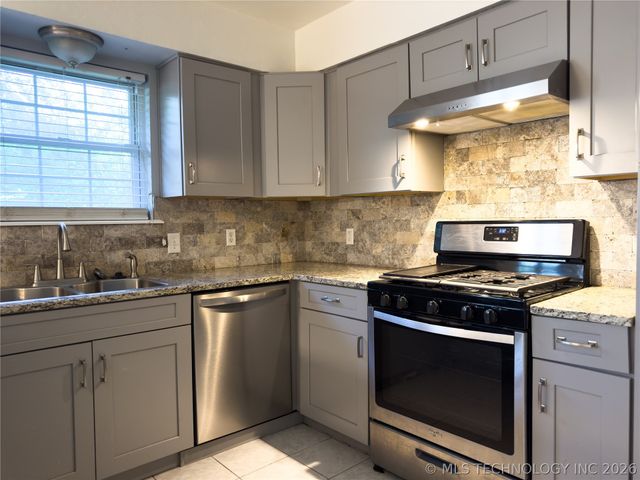 23712 E 104th Street S, Broken Arrow, OK 74014