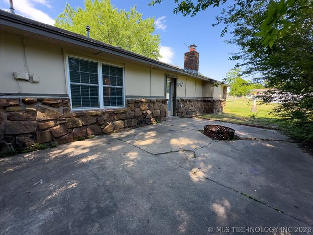 23712 E 104th Street S, Broken Arrow, OK 74014
