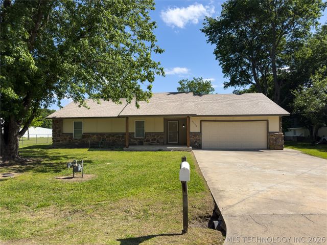 23712 E 104th Street S, Broken Arrow, OK 74014