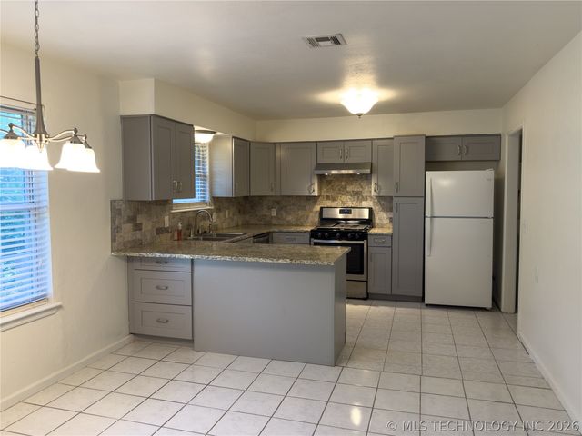 23712 E 104th Street S, Broken Arrow, OK 74014