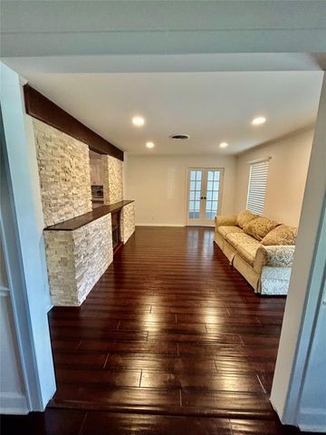 823 Wycliffe Drive, Houston, TX 77079