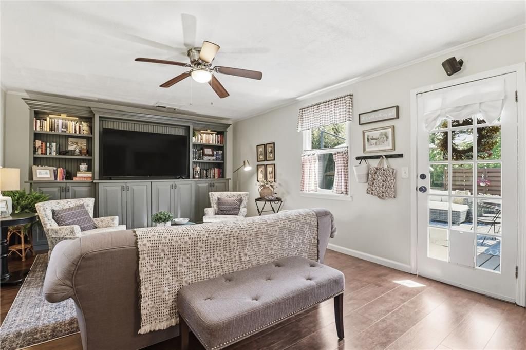 Image 11 of property listing at 915 Pine Manor, Marietta, GA 30066