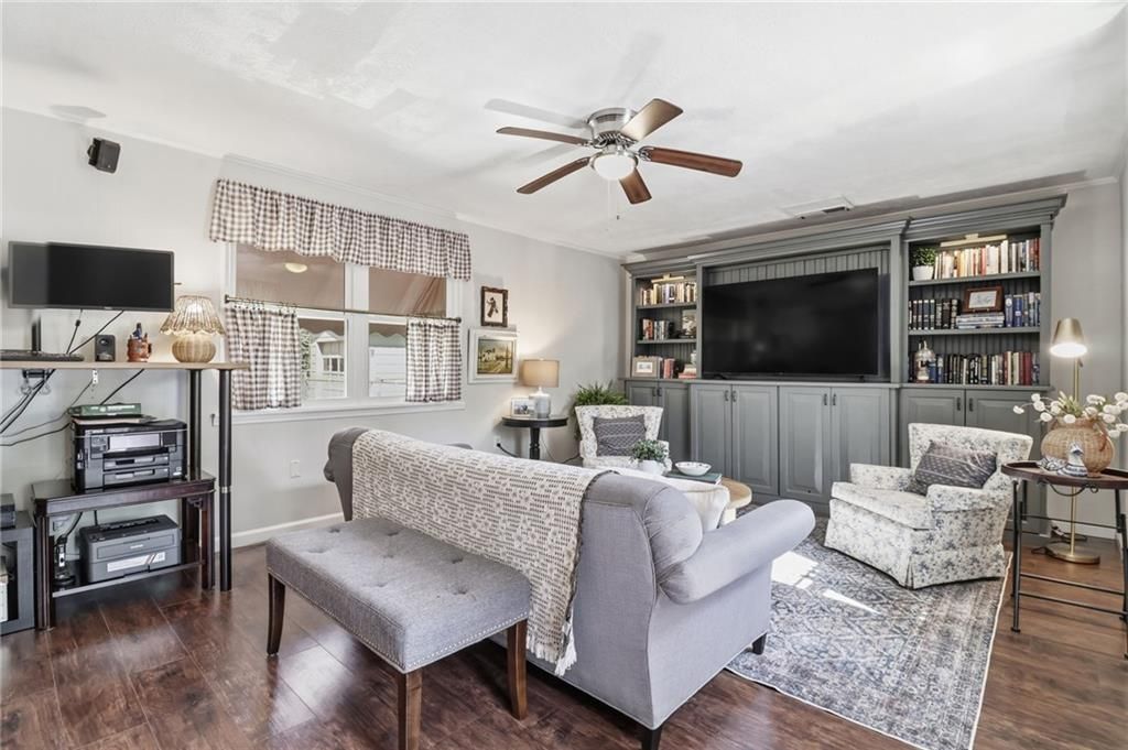 Image 12 of property listing at 915 Pine Manor, Marietta, GA 30066