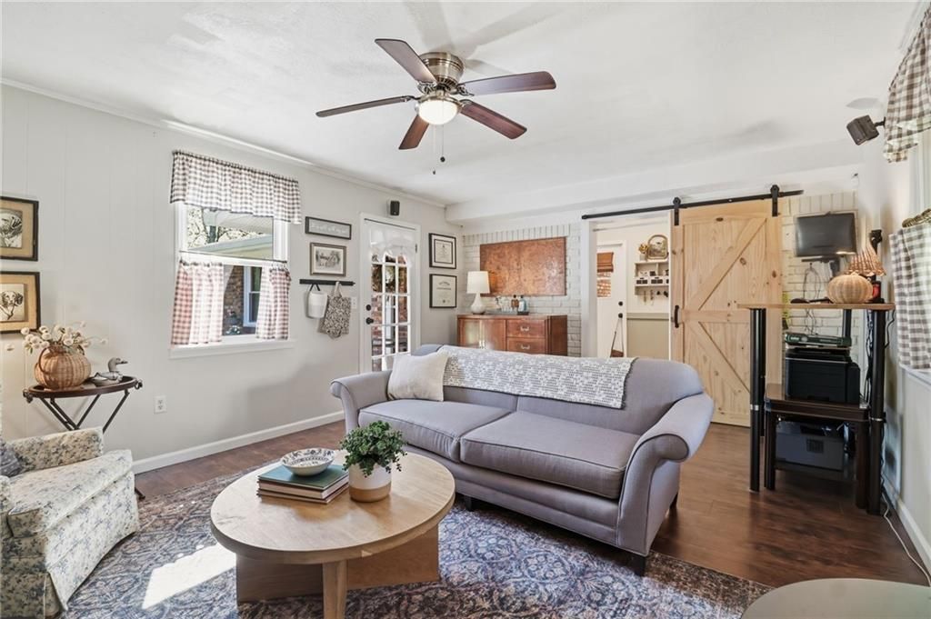 Image 13 of property listing at 915 Pine Manor, Marietta, GA 30066