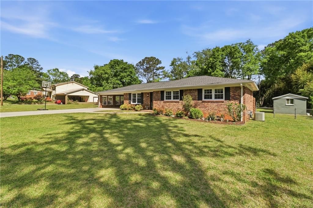 Image 2 of property listing at 915 Pine Manor, Marietta, GA 30066