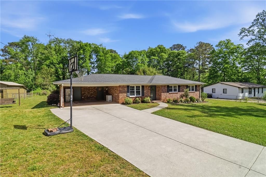 Image 27 of property listing at 915 Pine Manor, Marietta, GA 30066