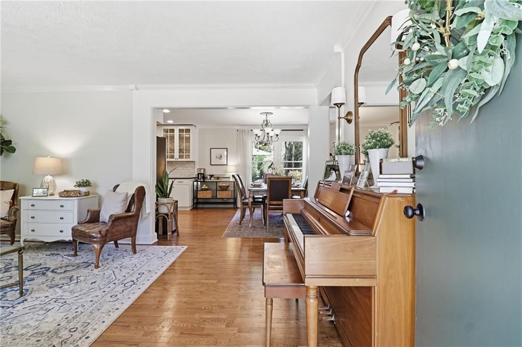 Image 3 of property listing at 915 Pine Manor, Marietta, GA 30066