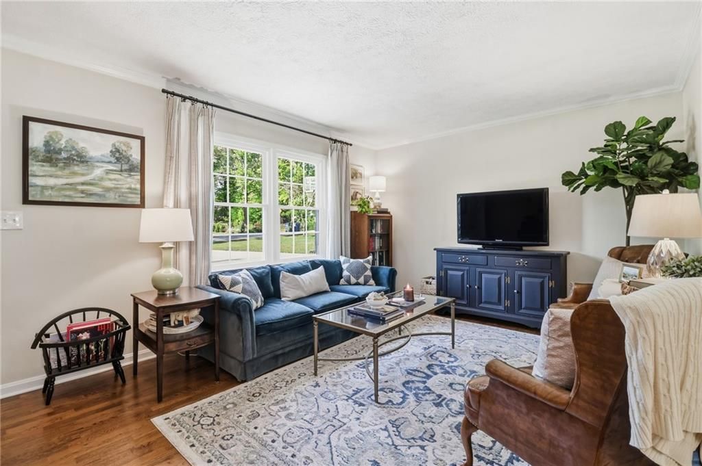 Image 4 of property listing at 915 Pine Manor, Marietta, GA 30066