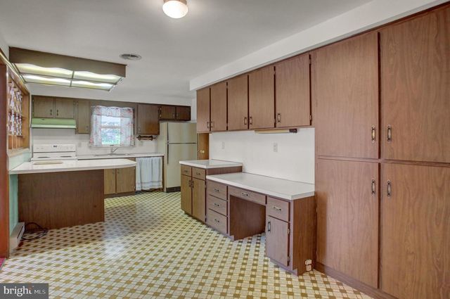 6404 HILLCREST ST, Mercersburg, PA 17236