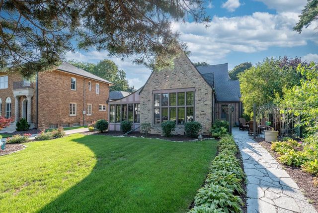 6846 3rd AVENUE, Kenosha, WI 53143