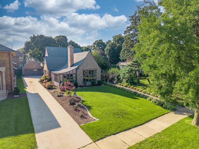 6846 3rd AVENUE, Kenosha, WI 53143