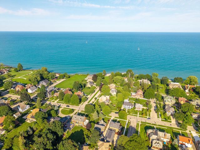 6846 3rd AVENUE, Kenosha, WI 53143