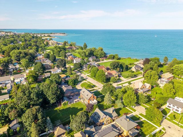 6846 3rd AVENUE, Kenosha, WI 53143