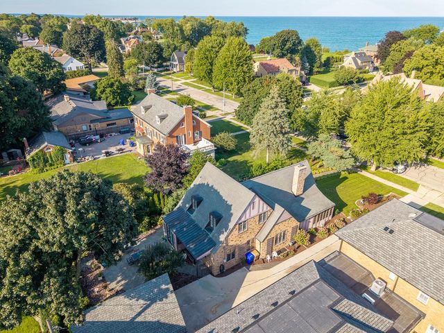 6846 3rd AVENUE, Kenosha, WI 53143