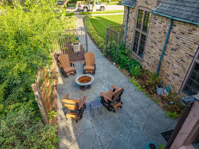 6846 3rd AVENUE, Kenosha, WI 53143