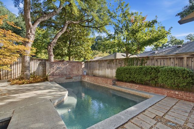 6128 Plum Valley Place, Fort Worth, TX 76116