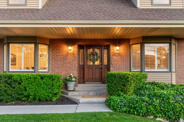 3226 E HAMPTON CT, Holladay, UT 84124