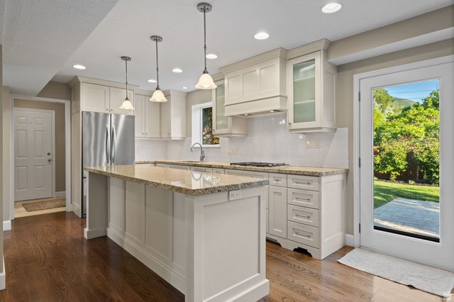 3226 E HAMPTON CT, Holladay, UT 84124