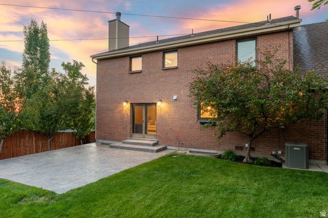 3226 E HAMPTON CT, Holladay, UT 84124
