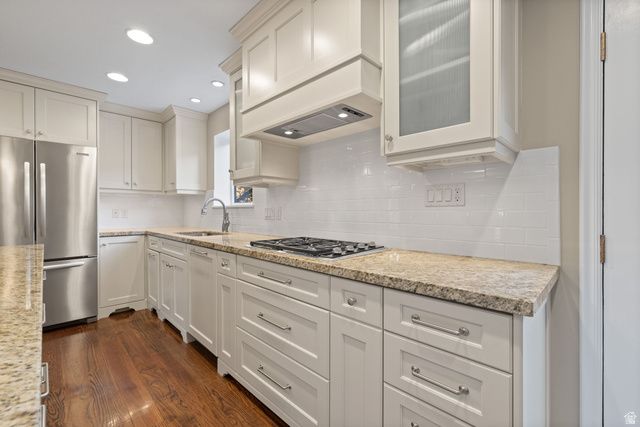 3226 E HAMPTON CT, Holladay, UT 84124