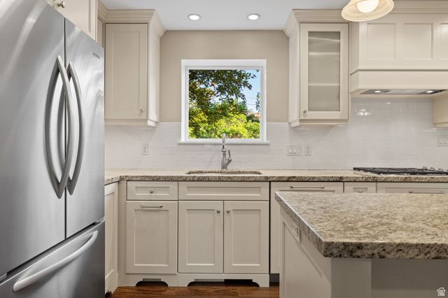 3226 E HAMPTON CT, Holladay, UT 84124