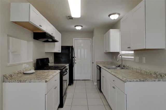 3446 Edgecreek Drive, Houston, TX 77066