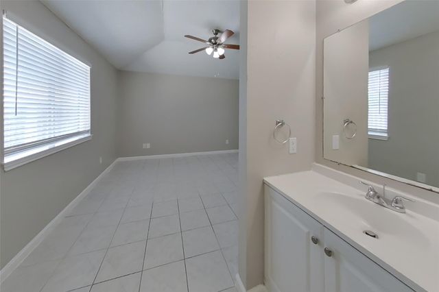 3446 Edgecreek Drive, Houston, TX 77066