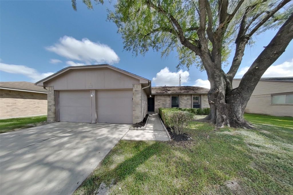 3446 Edgecreek Drive, Houston, TX 77066