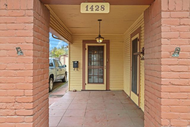 1428 W Harding Way, Stockton, CA 95203