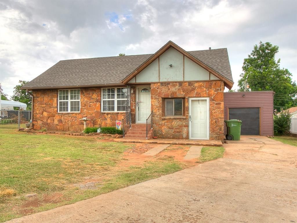 1016 Maple Avenue, Yukon, OK 73099