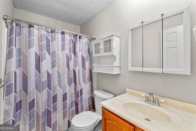 18 Eastwood Drive, Newnan, GA 30265