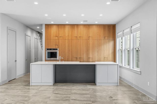 1471 E Moreno St, Pensacola, FL 32503