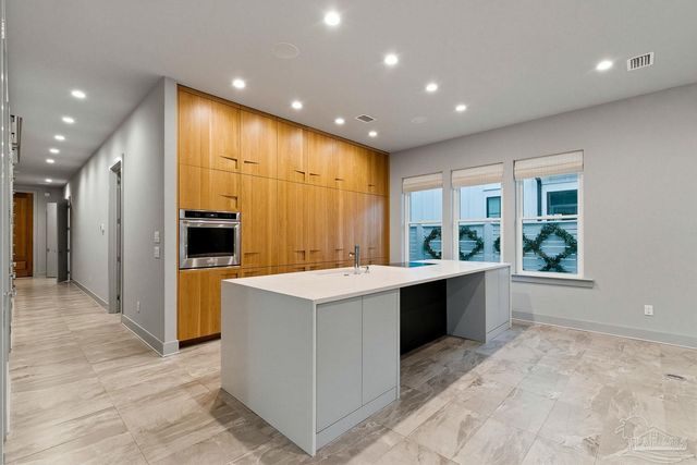 1471 E Moreno St, Pensacola, FL 32503