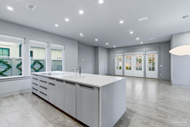 1471 E Moreno St, Pensacola, FL 32503