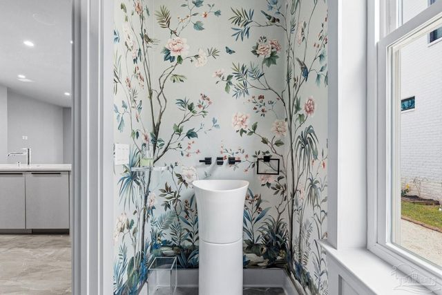 1471 E Moreno St, Pensacola, FL 32503