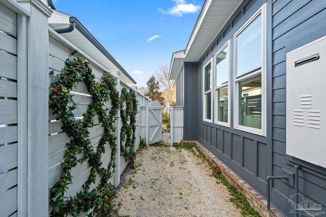 1471 E Moreno St, Pensacola, FL 32503