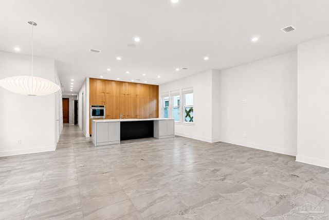 1471 E Moreno St, Pensacola, FL 32503