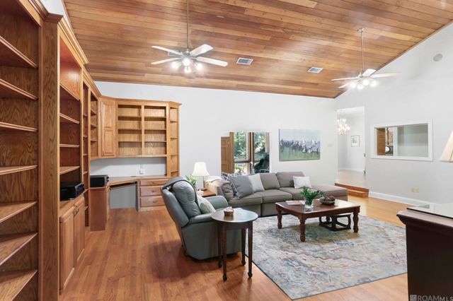 8311 Oakbrook Dr, Saint George, LA 70810