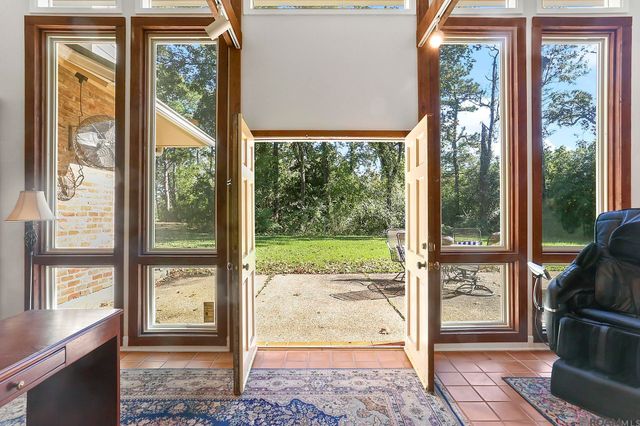 8311 Oakbrook Dr, Saint George, LA 70810