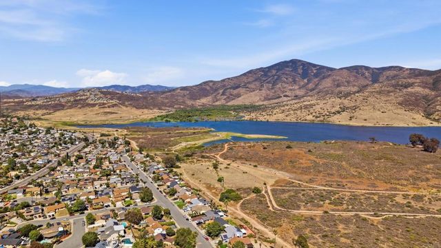 424 La Presa Avenue, Spring Valley, CA 91977