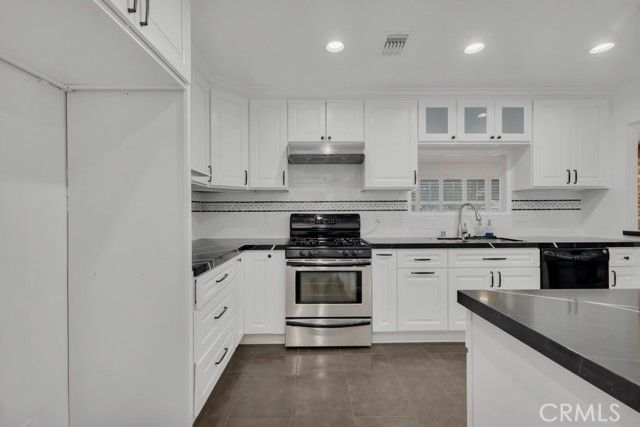 7931 Rudnick, West Hills (los Angeles), CA 91304