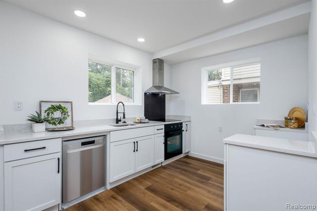 2744 Lawrence Street, Detroit, MI 48206